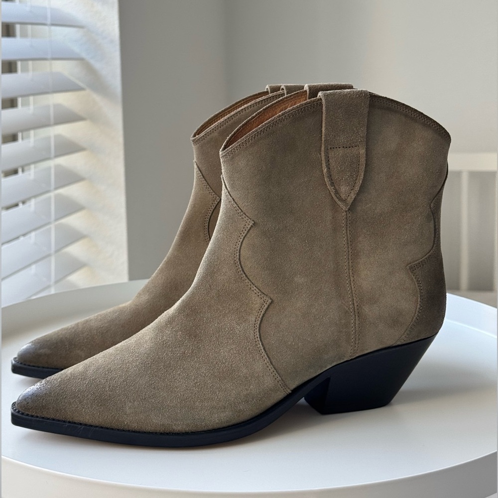 NEW ISABEL MARANT
Duerto leather cowboy boots